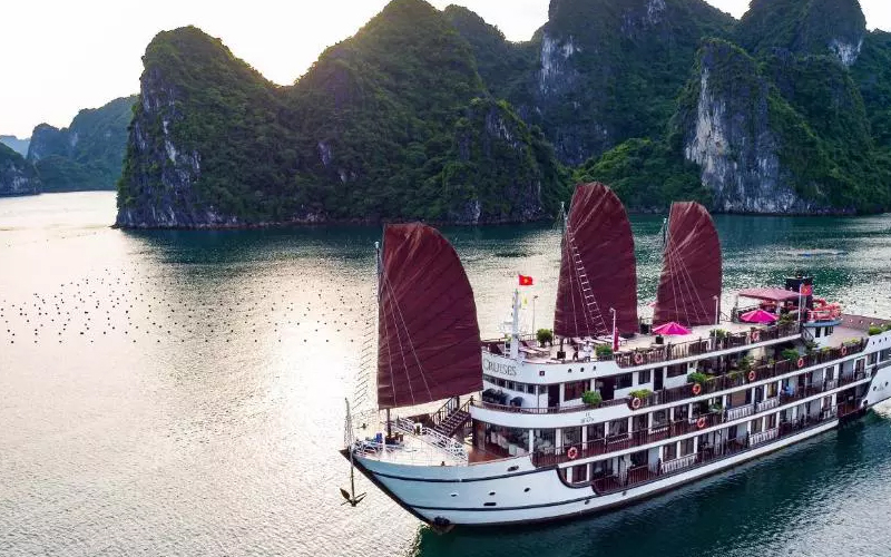 هتل آلیسا کروز هالونگ