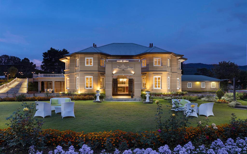 هتل وبستری نووارا الیا