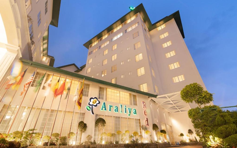هتل آرالیا رد نووارالیا